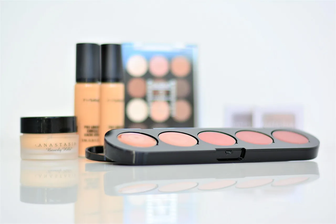 Kolejność pielęgnacji twarzy — schemat 7 kroków rano i wieczorem